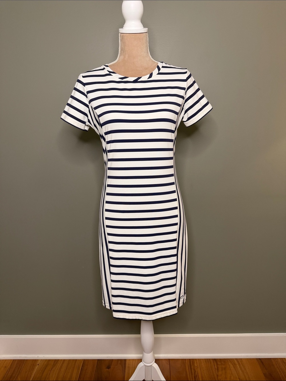 Southern Tide Pippa Navy and White Striped Short-Sleeve Performance Dress Size S